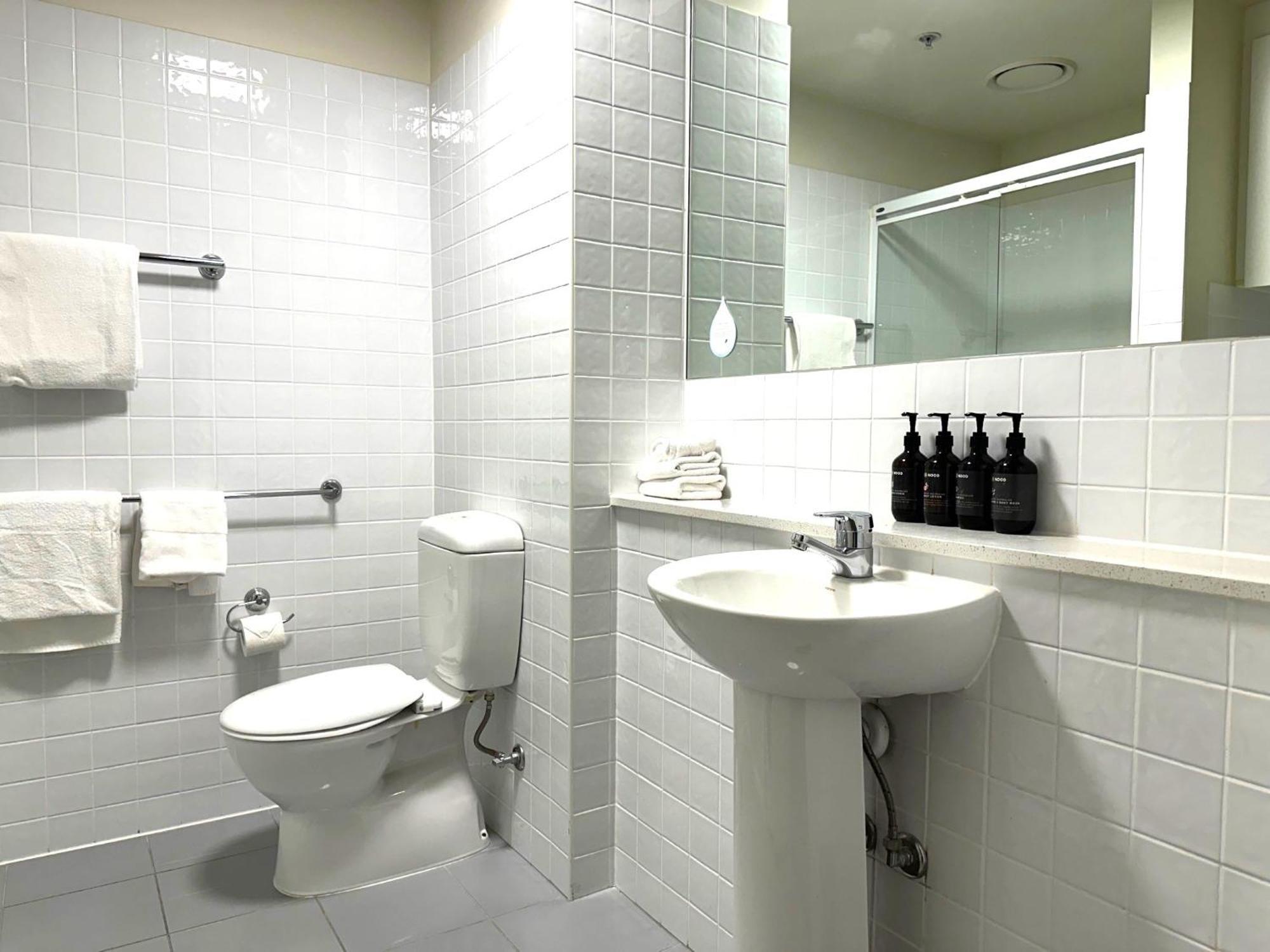 Urban Apartments Melbourne On Elizabeth Chambre photo